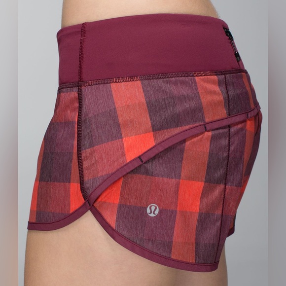 Lululemon Run 2-way Stretch Speed Short Size 6 - Picture 3 of 14